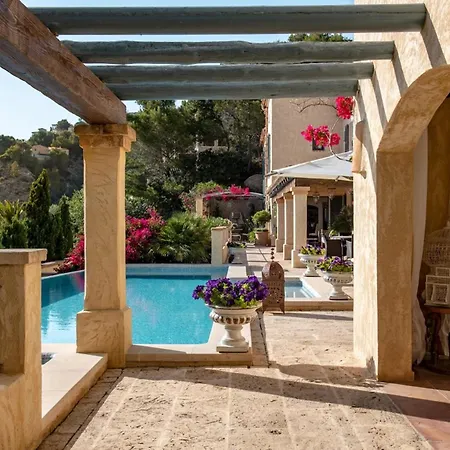 Apartment Stunning Hilltop Villa With Infinity Pool And Perfect Views