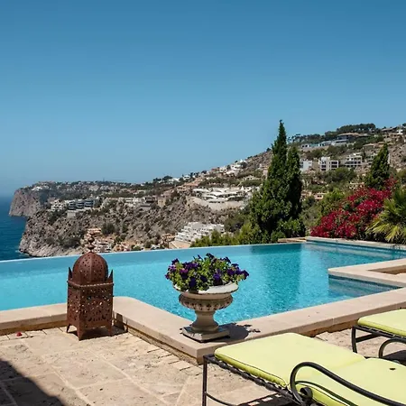 Apartment Stunning Hilltop Villa With Infinity Pool And Perfect Views