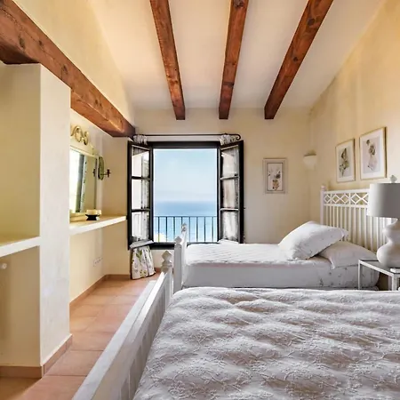 Stunning Hilltop Villa With Infinity Pool And Perfect Views San Sebastian