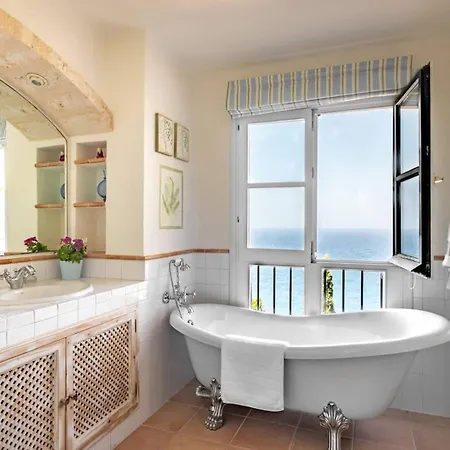 Stunning Hilltop Villa With Infinity Pool And Perfect Views Apartment *